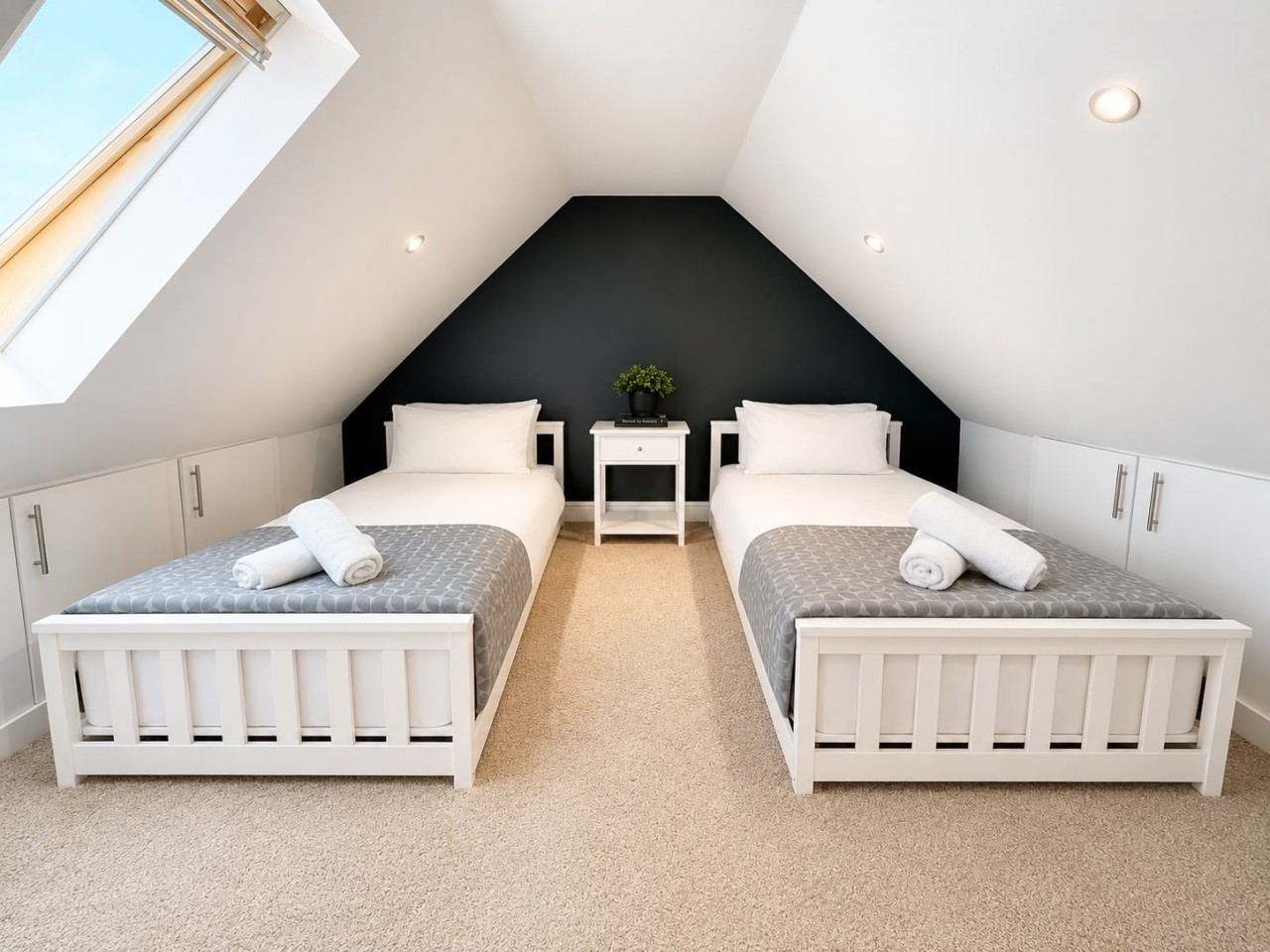 3BR Thames Retreat | Heathrow 10min | Train 5min in 1, Railway Cottages, Rusham Rd, Egham TW20 9LS, UK - Property image 15 - VivreStays