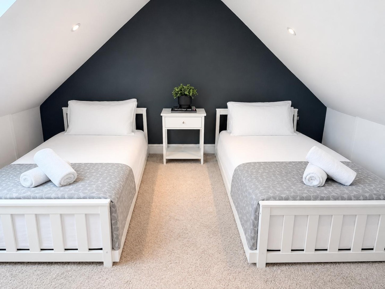 3BR Thames Retreat | Heathrow 10min | Train 5min in 1, Railway Cottages, Rusham Rd, Egham TW20 9LS, UK - Property image 16 - VivreStays
