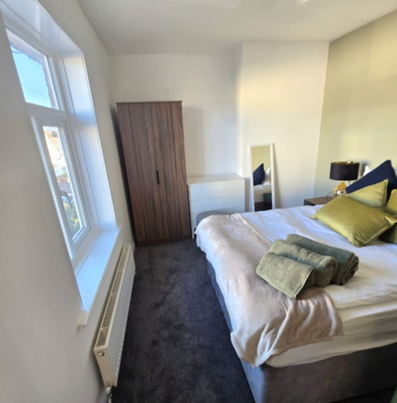 West Midlands Home - 3BR w/FREE Parking and WIFI in 85 Griffin St, Dudley DY2 0LW UK - Property image 15 - VivreStays