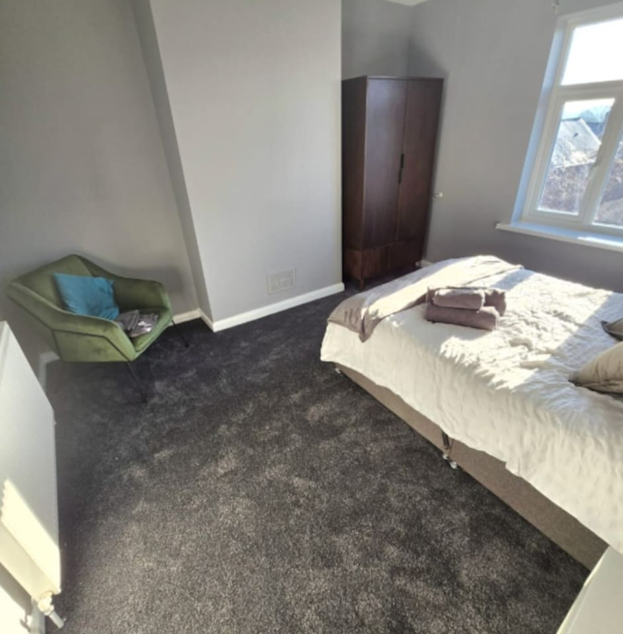 West Midlands Home - 3BR w/FREE Parking and WIFI in 85 Griffin St, Dudley DY2 0LW UK - Property image 12 - VivreStays