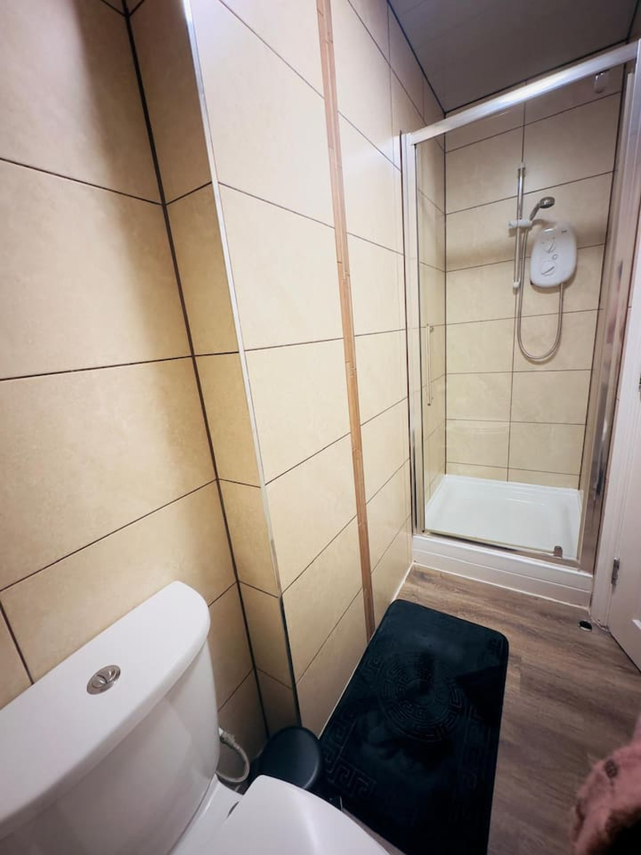 Spacious 6-Bedroom Terraced House | Sleeps 8 | Near City Centre in 62 Lovat Rd, Preston PR1 6DQ, UK - Property image 7 - VivreStays