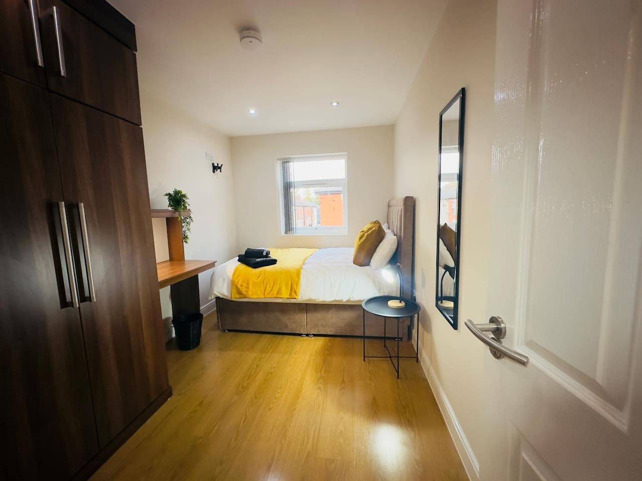 Spacious 6-Bedroom Terraced House | Sleeps 8 | Near City Centre in 62 Lovat Rd, Preston PR1 6DQ, UK - Property image 9 - VivreStays