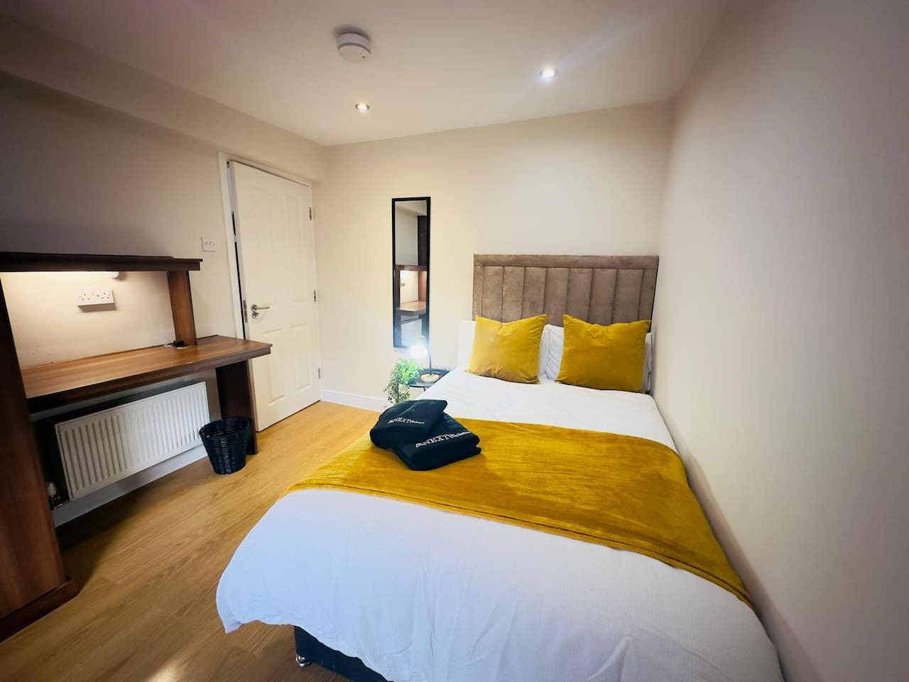 Spacious 6-Bedroom Terraced House | Sleeps 8 | Near City Centre in 62 Lovat Rd, Preston PR1 6DQ, UK - Property image 4 - VivreStays
