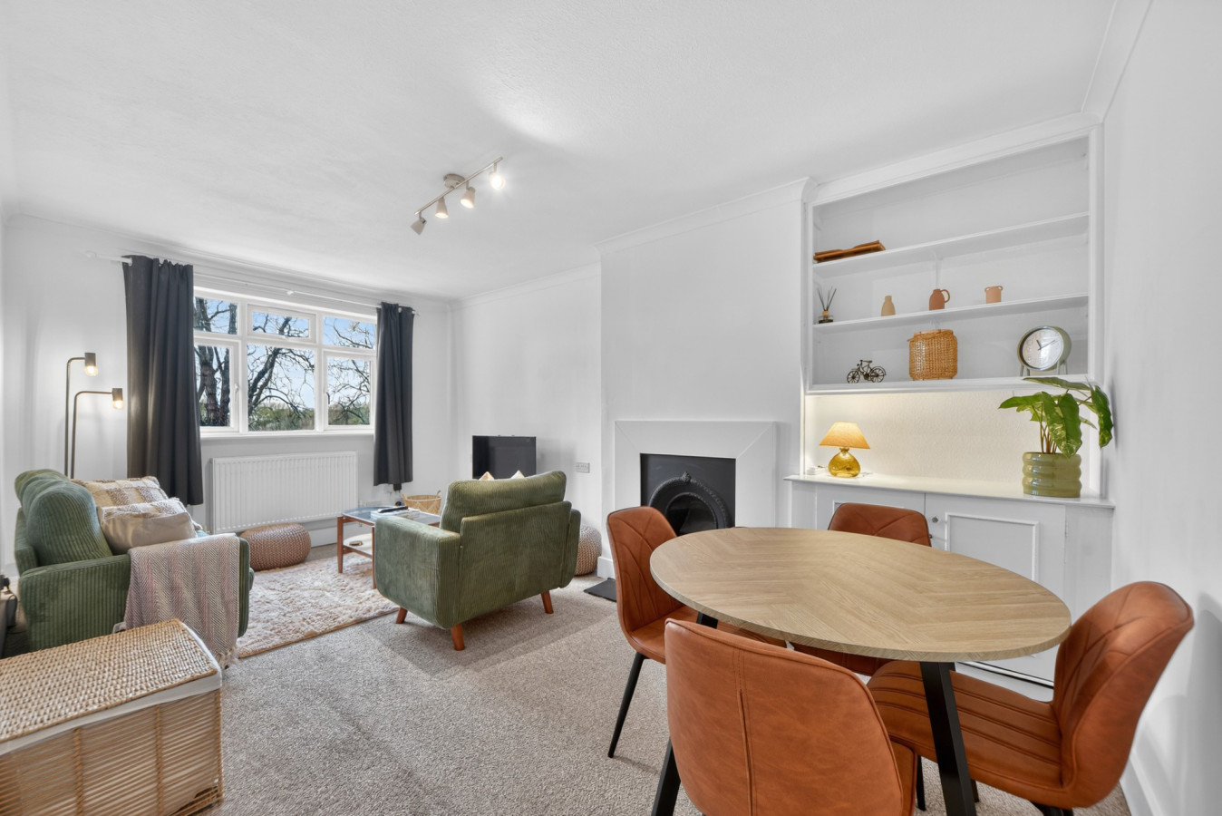 Madeira 2BR Garden Retreat in Bromley with Street Parking in 12 Madeira Ave, Bromley BR1 4AZ, UK - Property image 6 - VivreStays