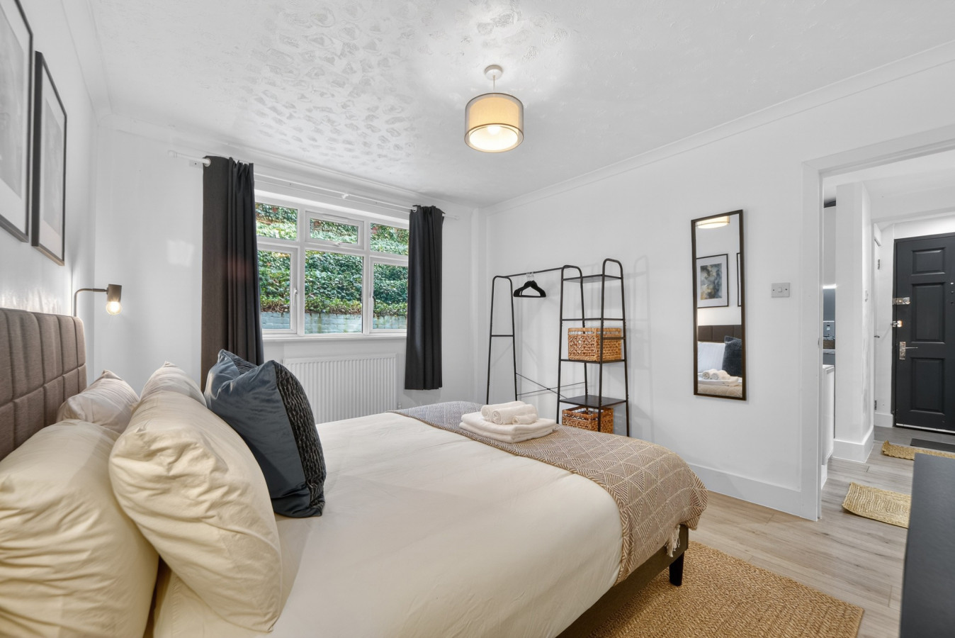 Madeira 2BR Garden Retreat in Bromley with Street Parking in 12 Madeira Ave, Bromley BR1 4AZ, UK - Property image 5 - VivreStays