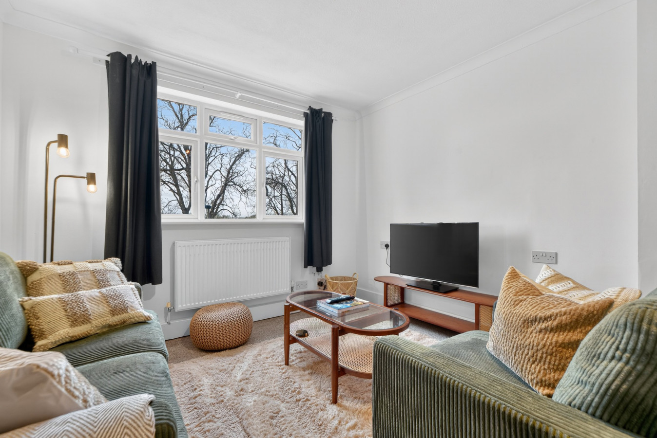 Madeira 2BR Garden Retreat in Bromley with Street Parking in 12 Madeira Ave, Bromley BR1 4AZ, UK - Property image 2 - VivreStays
