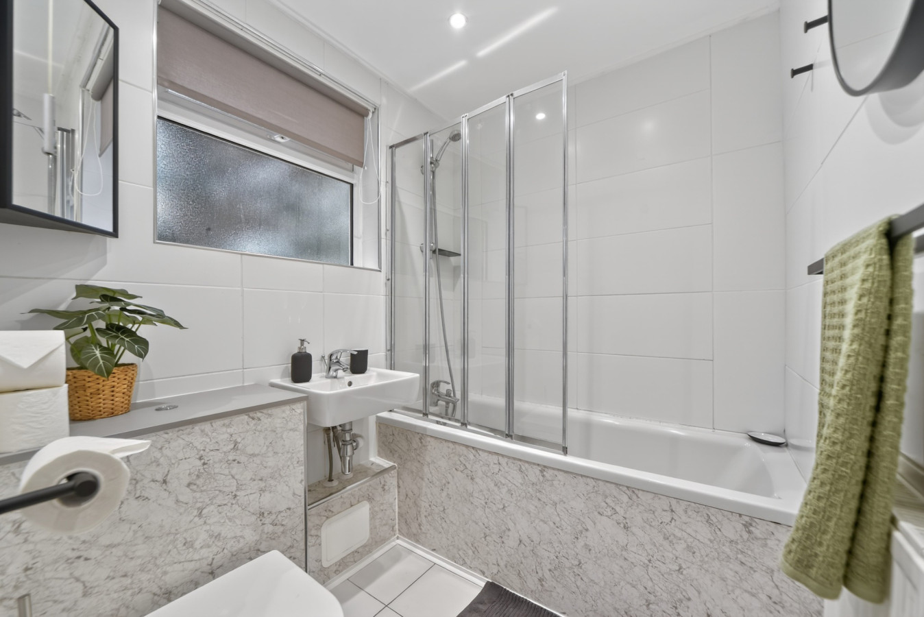 Madeira 2BR Garden Retreat in Bromley with Street Parking in 12 Madeira Ave, Bromley BR1 4AZ, UK - Property image 4 - VivreStays