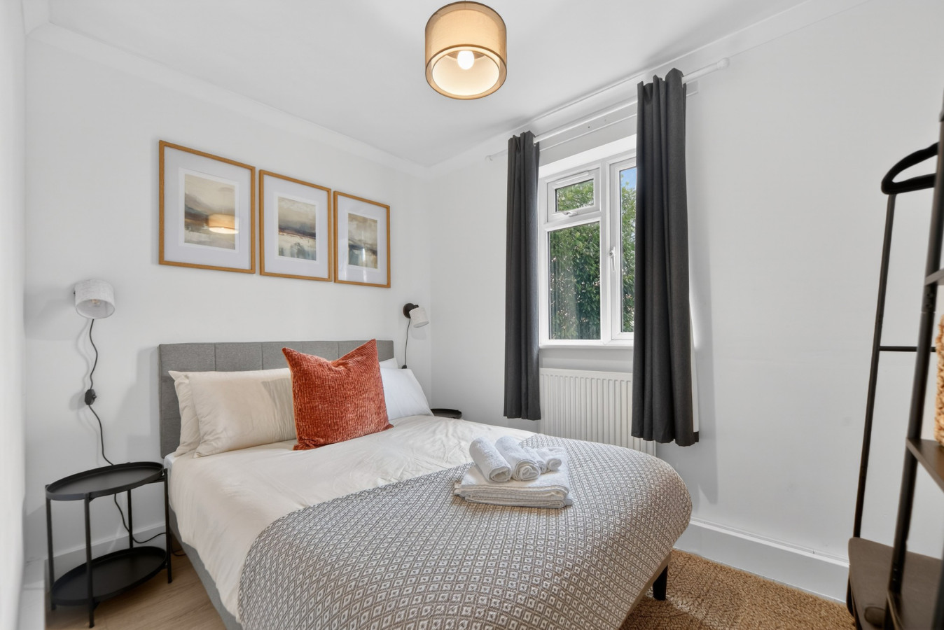 Madeira 2BR Garden Retreat in Bromley with Street Parking in 12 Madeira Ave, Bromley BR1 4AZ, UK - Property image 8 - VivreStays