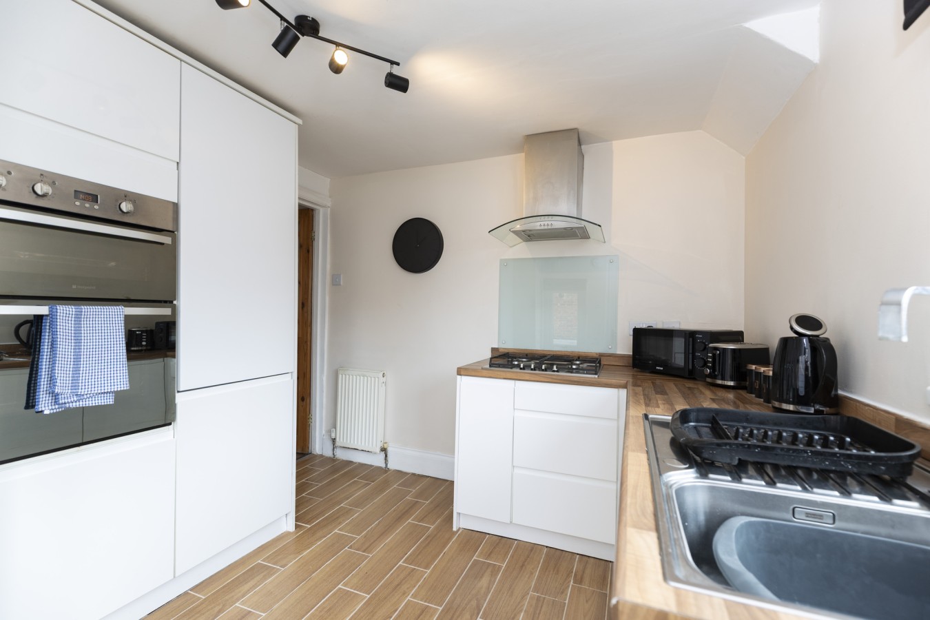 Gateshead 2BR Home - Near Town & Metro Access in 258 Rectory Rd, Gateshead NE8 4RP, UK - Property image 23 - VivreStays