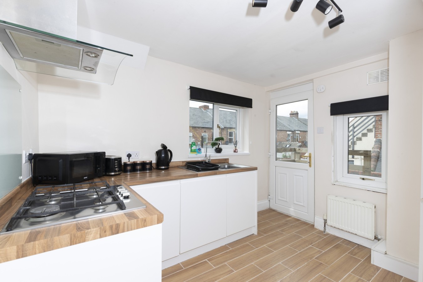 Gateshead 2BR Home - Near Town & Metro Access in 258 Rectory Rd, Gateshead NE8 4RP, UK - Property image 3 - VivreStays