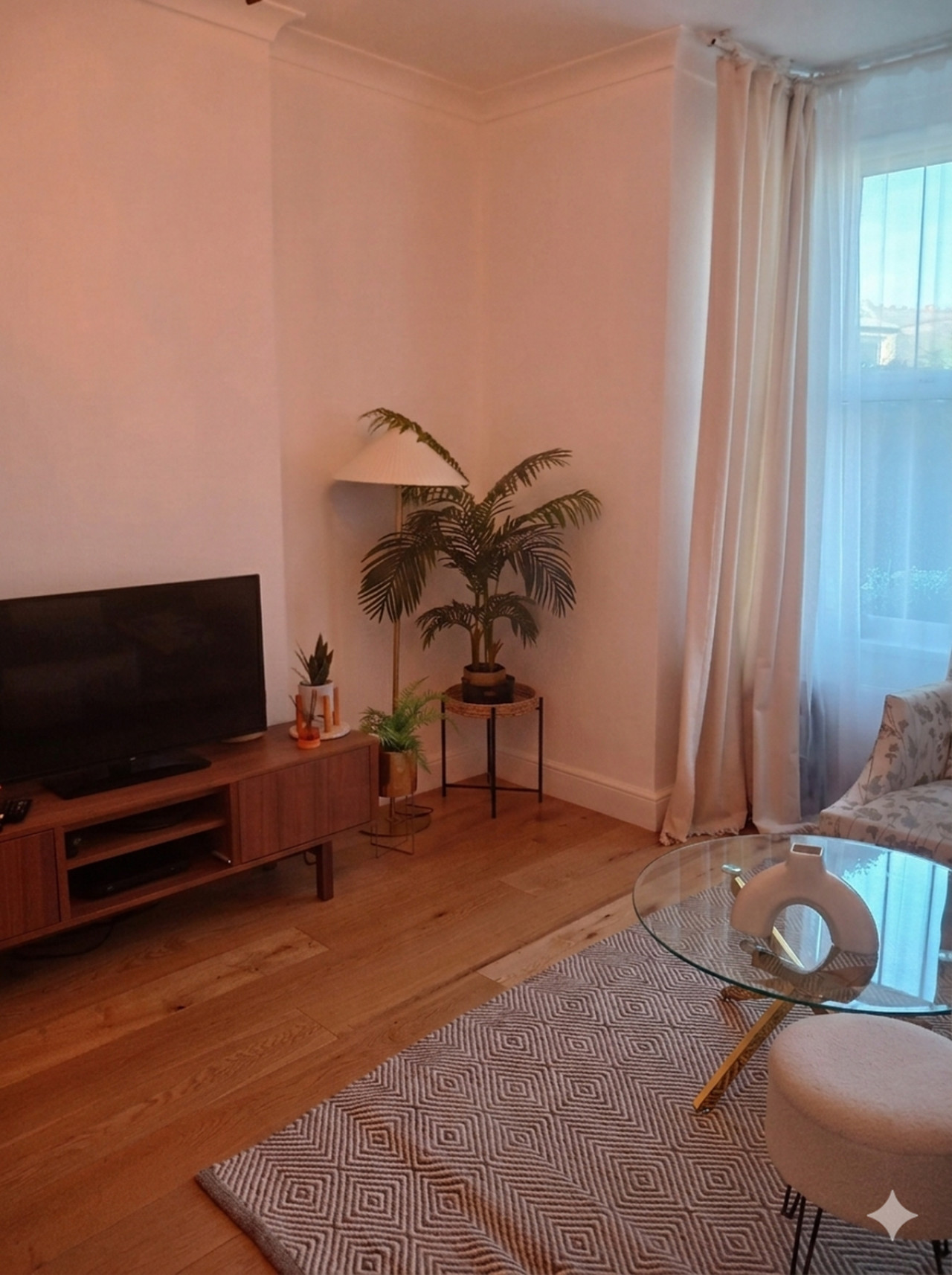 Spacious 2BR Ground-Floor Flat w/ Free Parking | Palmers Green in Elmdale Road 49 Elmdale Road - Property image 16 - VivreStays