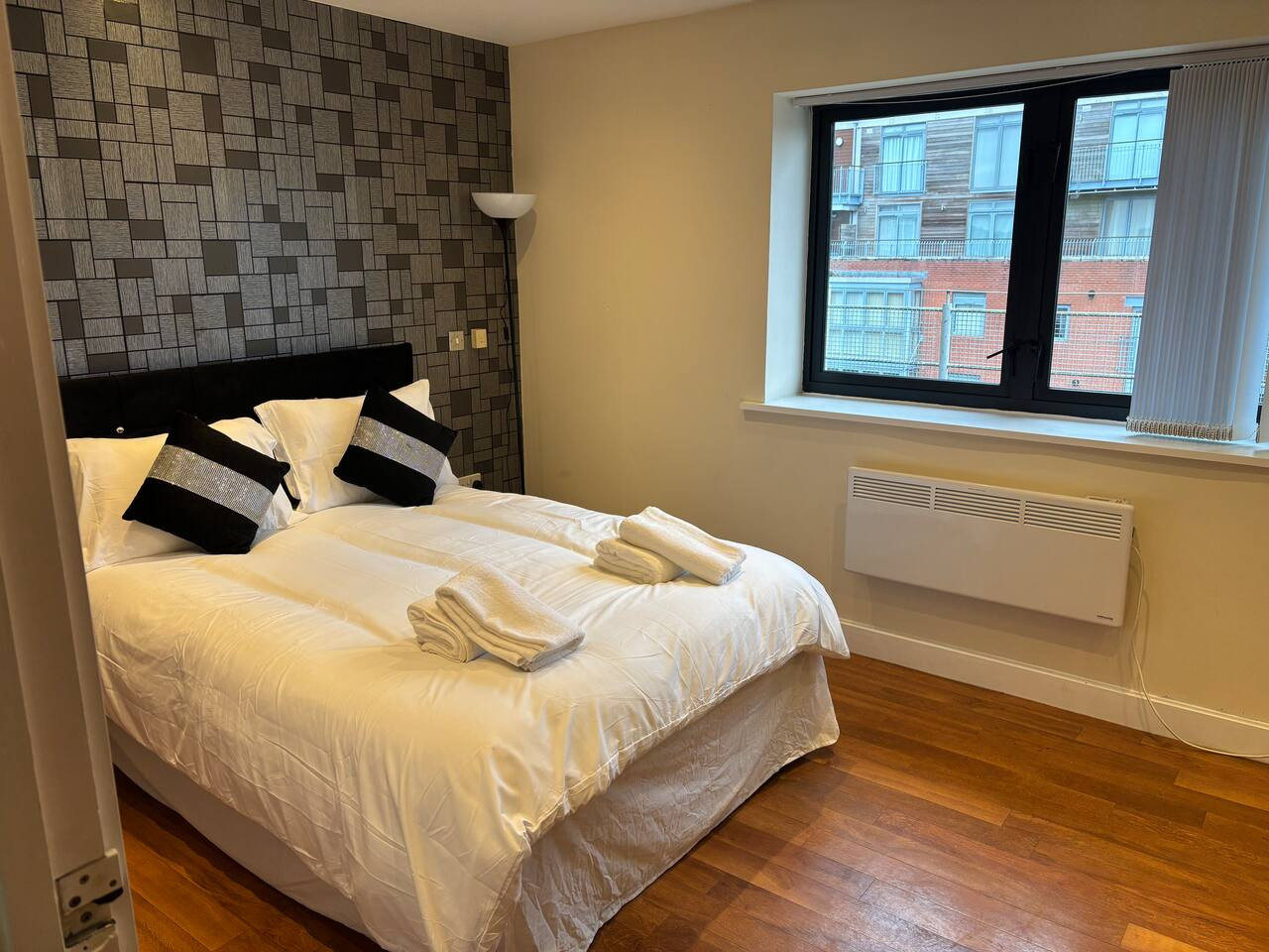Luxury Penthouse Apartment With Private Parking in 100 Browning Street 92 - Property image 5 - VivreStays