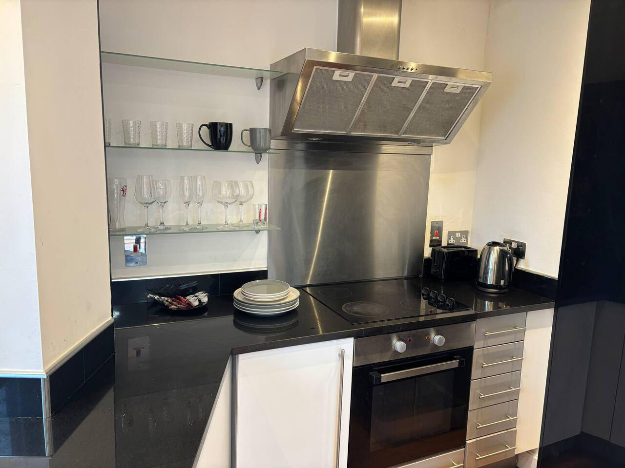 Luxury Penthouse Apartment With Private Parking in 100 Browning Street 92 - Property image 7 - VivreStays