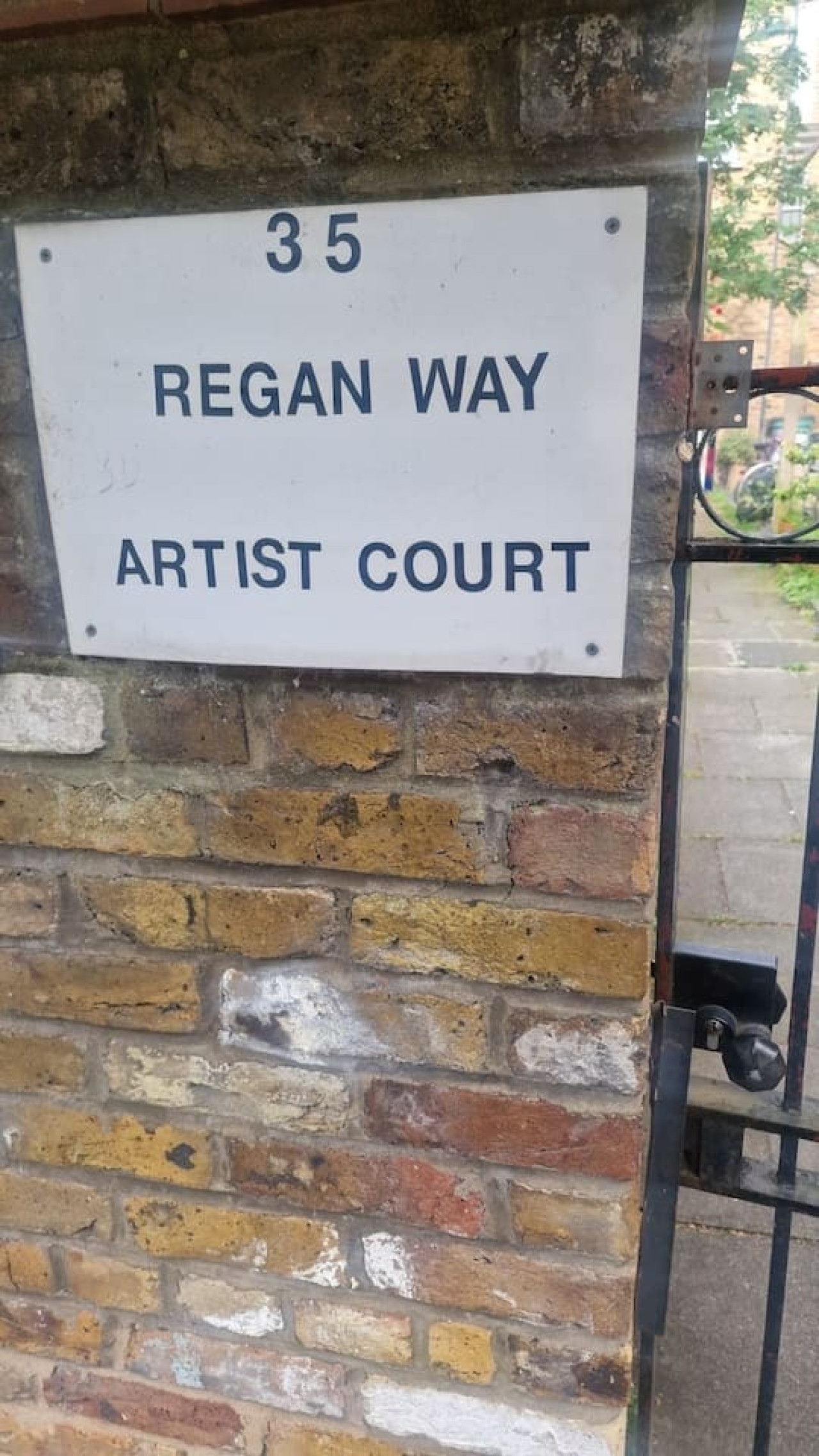 Stylish East London Retreat with Private Terrace + Fast WiFi in Artist Court, 35 Regan Way 4 - Property image 9 - VivreStays