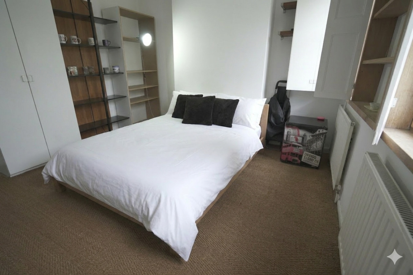 Stylish East London Retreat with Private Terrace + Fast WiFi in Artist Court, 35 Regan Way 4 - Property image 7 - VivreStays