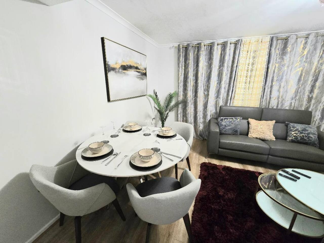 Hornchurch Cozy 2-Bed Flat with Street Parking in 5 Victor Approach, Hornchurch, RM12 4XE - Property image 6 - VivreStays