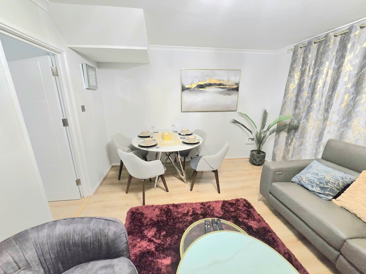 Hornchurch Cozy 2-Bed Flat with Street Parking in 5 Victor Approach, Hornchurch, RM12 4XE - Property image 27 - VivreStays