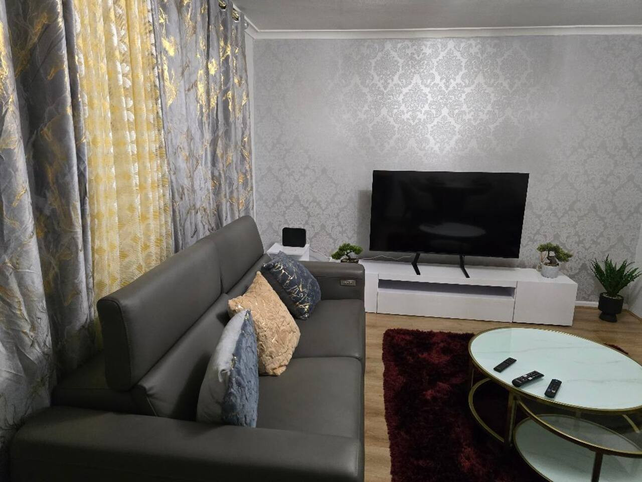 Hornchurch Cozy 2-Bed Flat with Street Parking in 5 Victor Approach, Hornchurch, RM12 4XE - Property image 19 - VivreStays