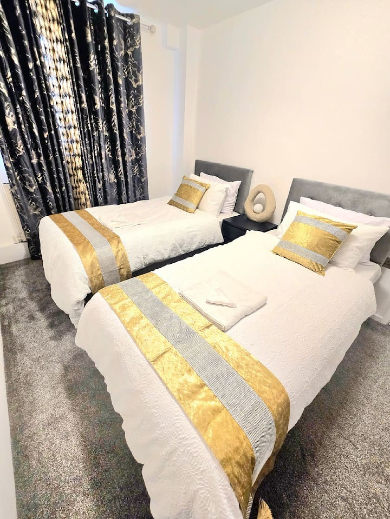 Hornchurch Cozy 2-Bed Flat with Street Parking in 5 Victor Approach, Hornchurch, RM12 4XE - Property image 50 - VivreStays