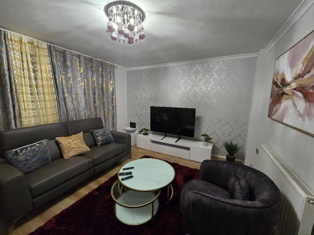 Hornchurch Cozy 2-Bed Flat with Street Parking in 5 Victor Approach, Hornchurch, RM12 4XE - Property image 2 - VivreStays