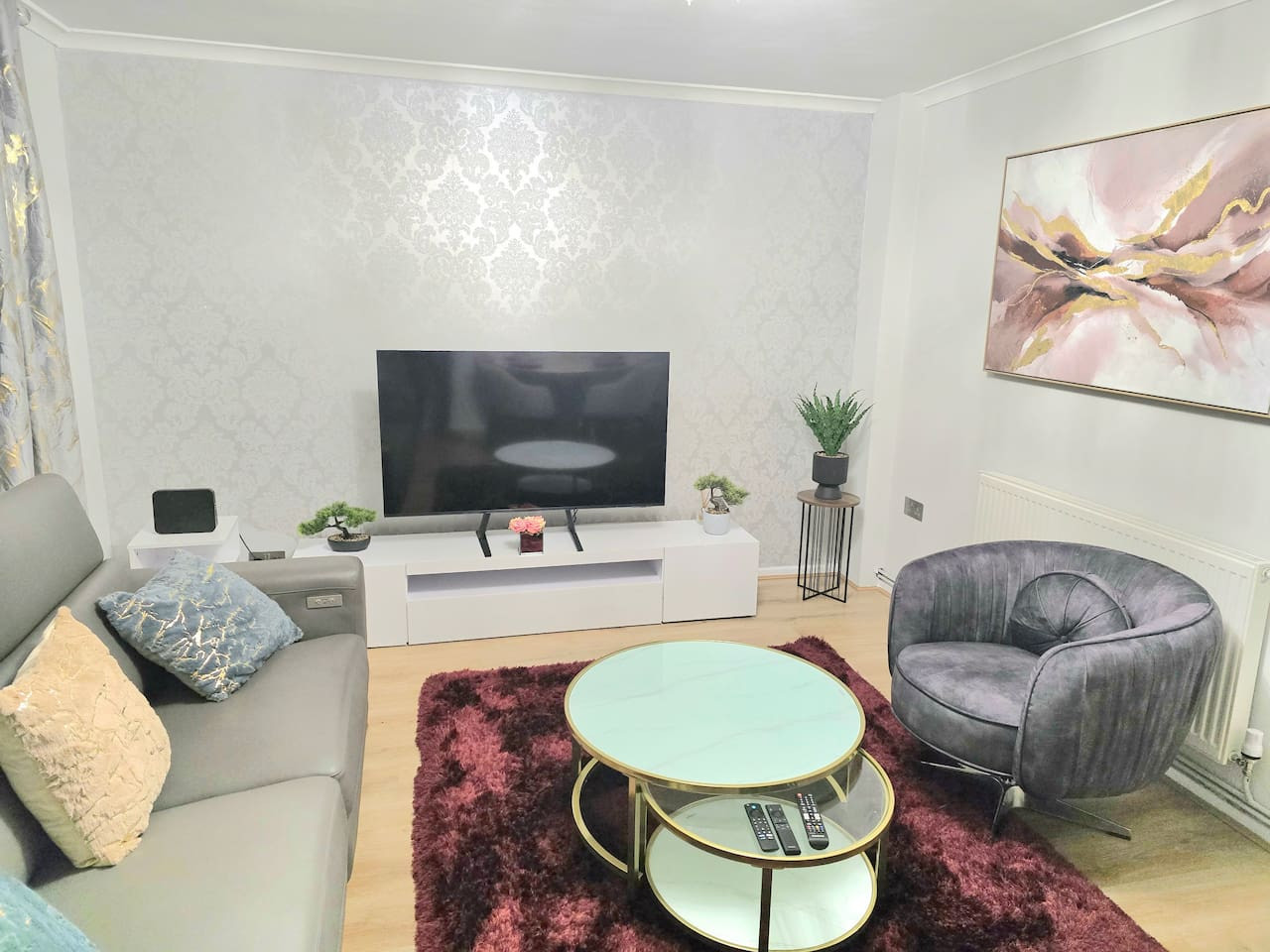 Hornchurch Cozy 2-Bed Flat with Street Parking in 5 Victor Approach, Hornchurch, RM12 4XE - Property image 28 - VivreStays