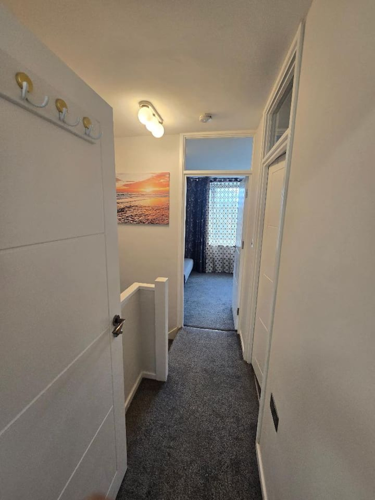 Hornchurch Cozy 2-Bed Flat with Street Parking in 5 Victor Approach, Hornchurch, RM12 4XE - Property image 14 - VivreStays