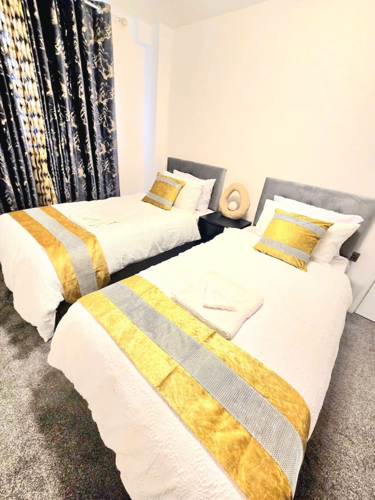 Hornchurch Cozy 2-Bed Flat with Street Parking in 5 Victor Approach, Hornchurch, RM12 4XE - Property image 64 - VivreStays