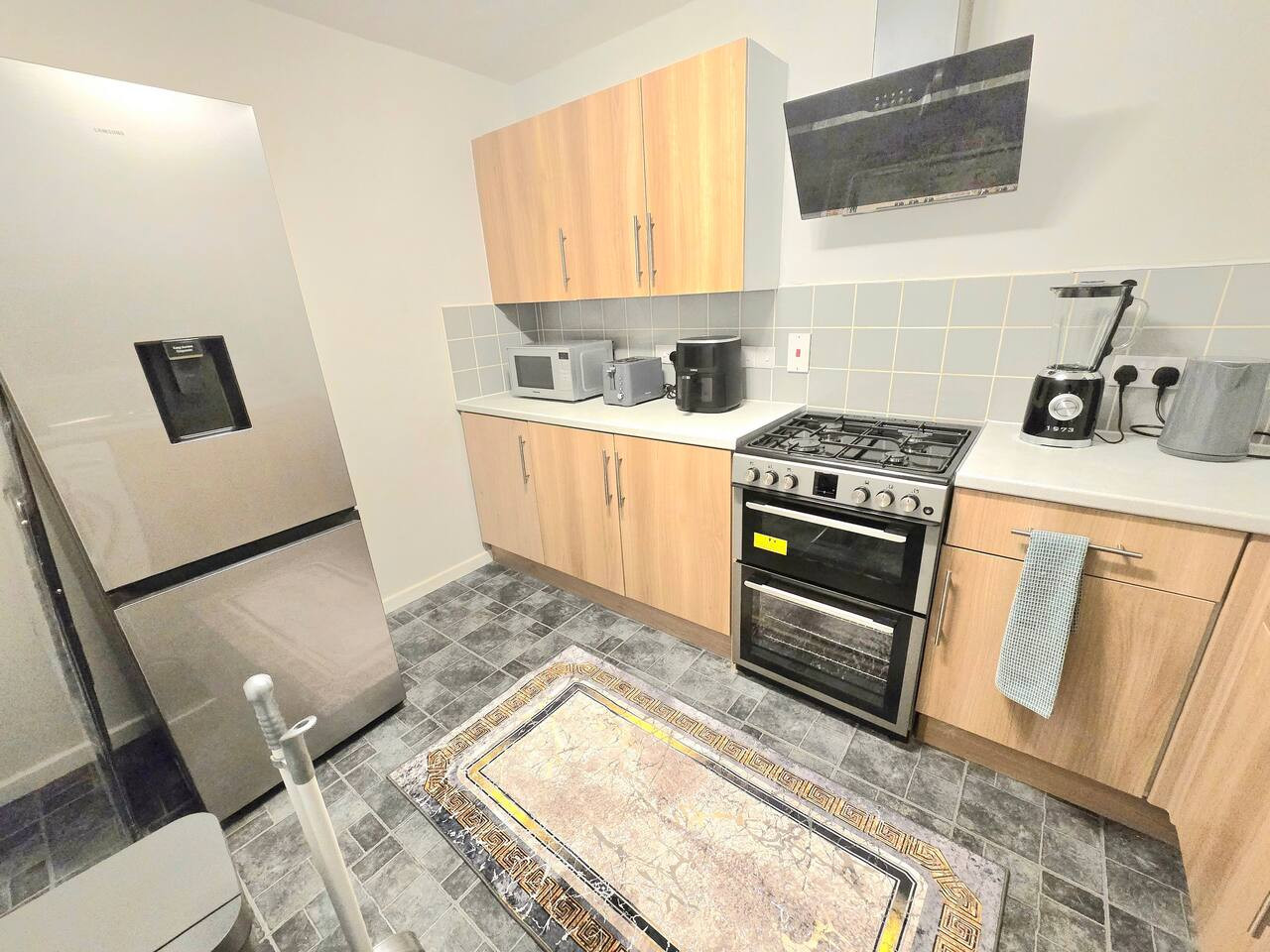 Hornchurch Cozy 2-Bed Flat with Street Parking in 5 Victor Approach, Hornchurch, RM12 4XE - Property image 67 - VivreStays