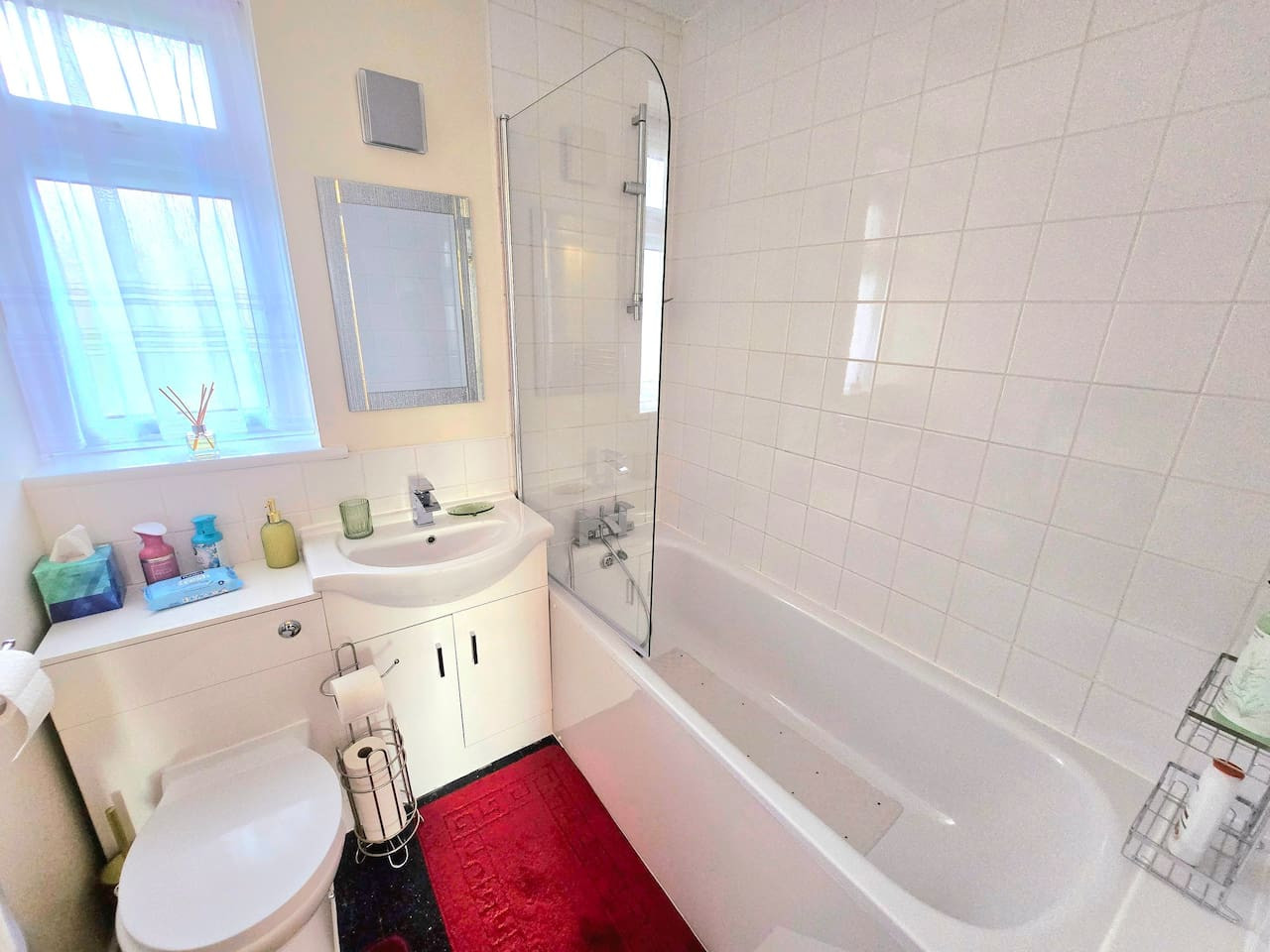 Hornchurch Cozy 2-Bed Flat with Street Parking in 5 Victor Approach, Hornchurch, RM12 4XE - Property image 61 - VivreStays