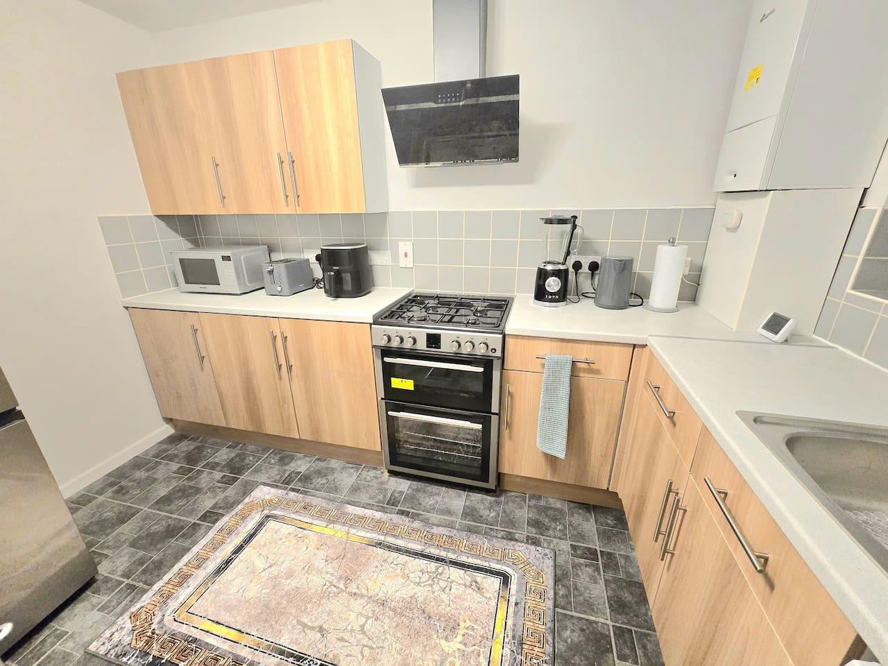 Hornchurch Cozy 2-Bed Flat with Street Parking in 5 Victor Approach, Hornchurch, RM12 4XE - Property image 66 - VivreStays
