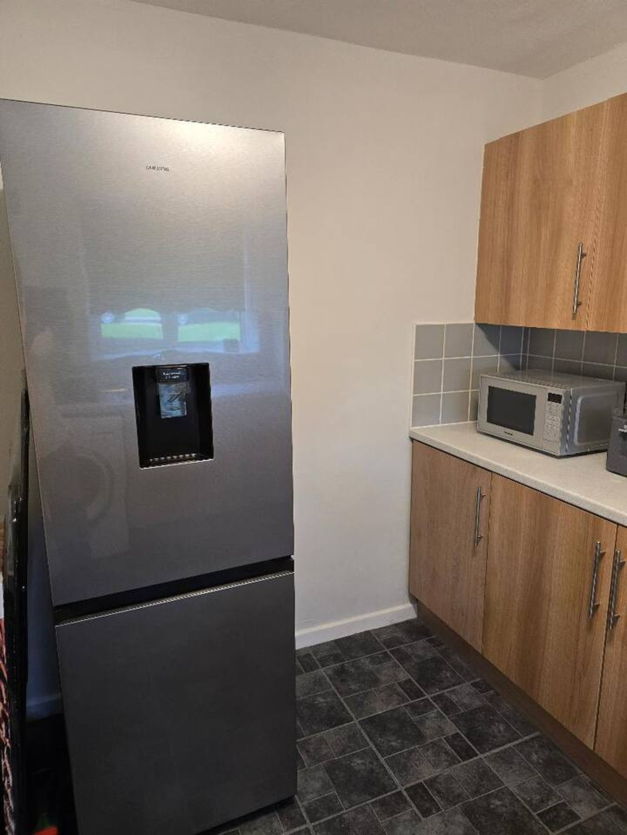 Hornchurch Cozy 2-Bed Flat with Street Parking in 5 Victor Approach, Hornchurch, RM12 4XE - Property image 16 - VivreStays