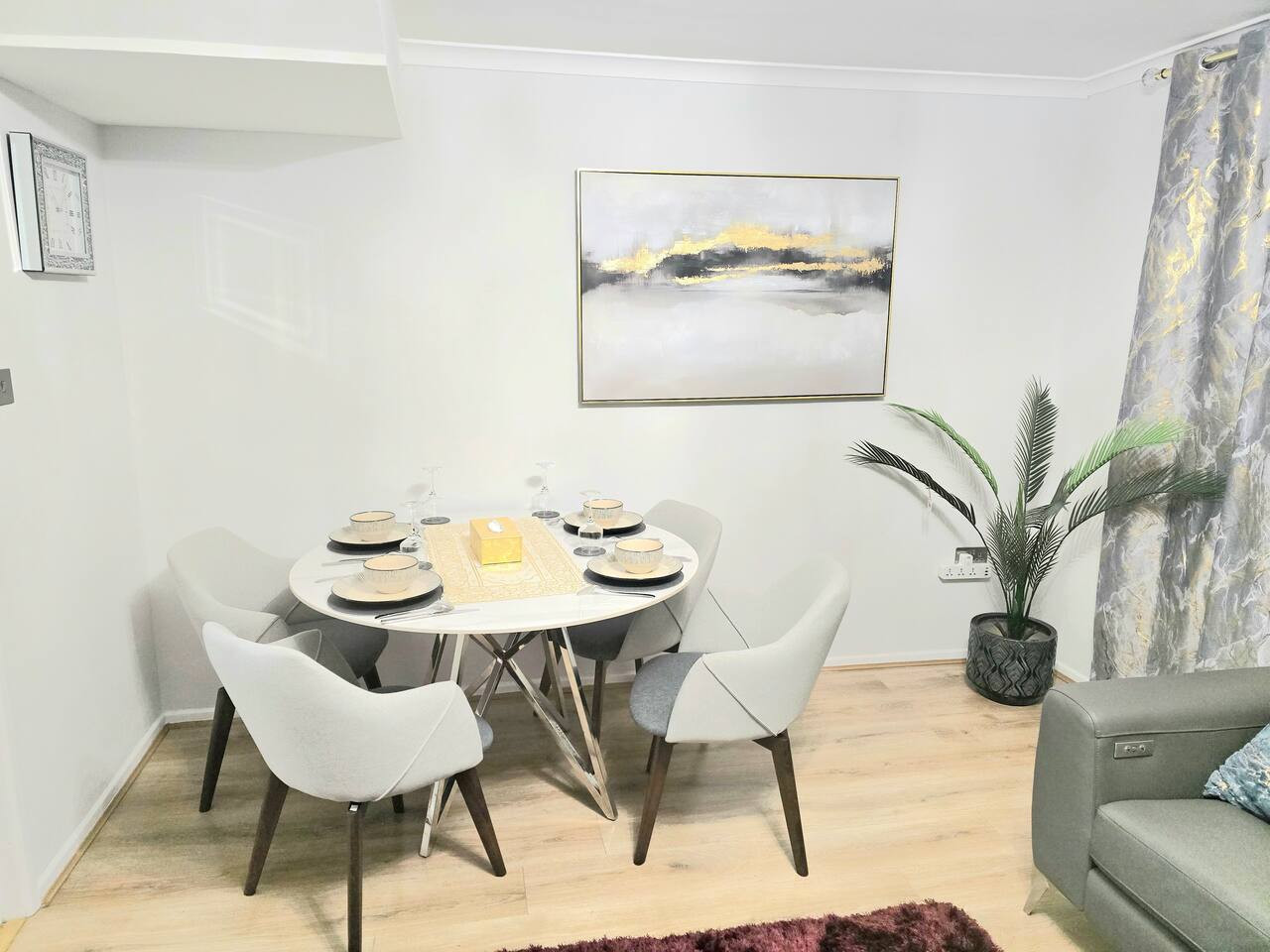 Hornchurch Cozy 2-Bed Flat with Street Parking in 5 Victor Approach, Hornchurch, RM12 4XE - Property image 30 - VivreStays