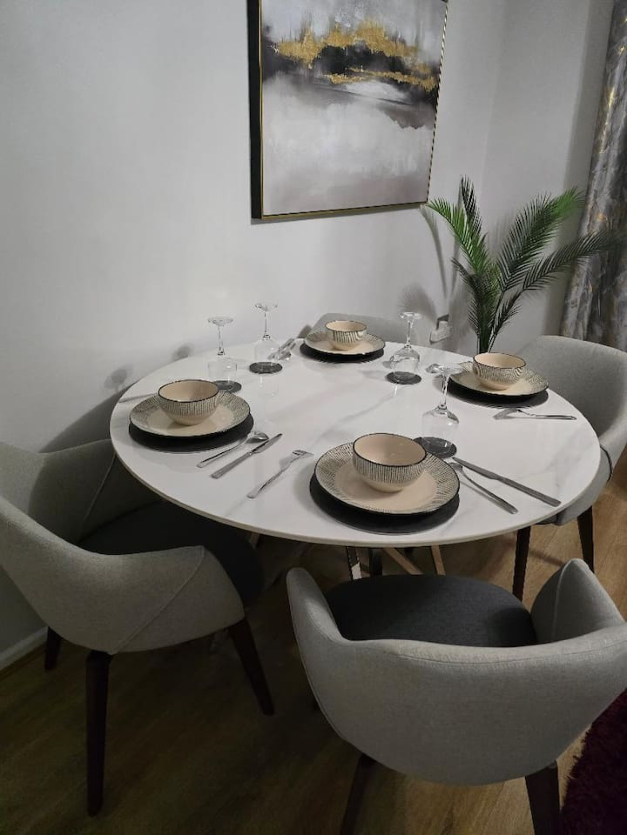 Hornchurch Cozy 2-Bed Flat with Street Parking in 5 Victor Approach, Hornchurch, RM12 4XE - Property image 18 - VivreStays