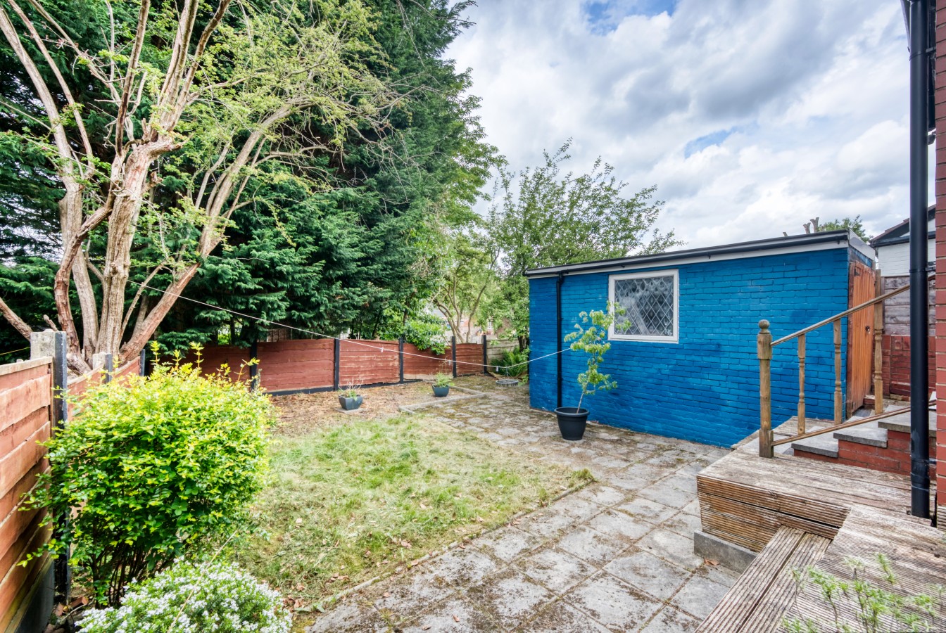 Modern & Spacious 4-Bedroom Residence in Crumpsall in 27 Rothesay Rd, Manchester M8 4JA, UK - Property image 19 - VivreStays