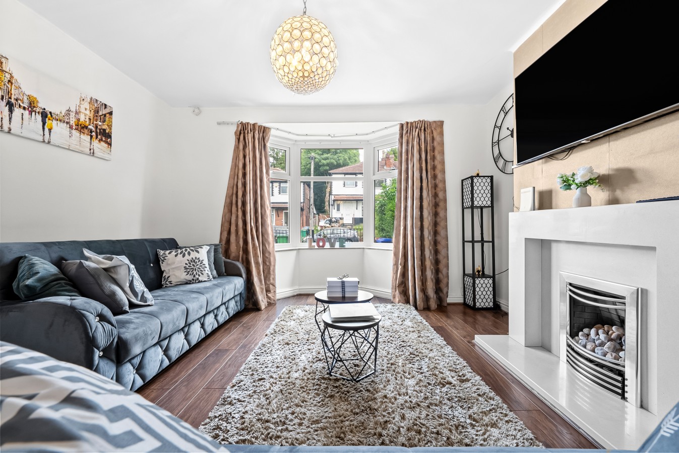 Modern & Spacious 4-Bedroom Residence in Crumpsall in 27 Rothesay Rd, Manchester M8 4JA, UK - Property image 2 - VivreStays