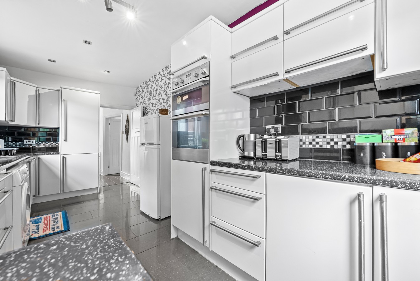 Modern & Spacious 4-Bedroom Residence in Crumpsall in 27 Rothesay Rd, Manchester M8 4JA, UK - Property image 10 - VivreStays