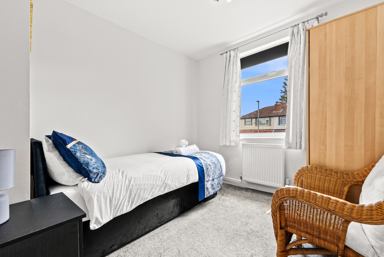 Modern & Spacious 4-Bedroom Residence in Crumpsall in 27 Rothesay Rd, Manchester M8 4JA, UK - Property image 15 - VivreStays