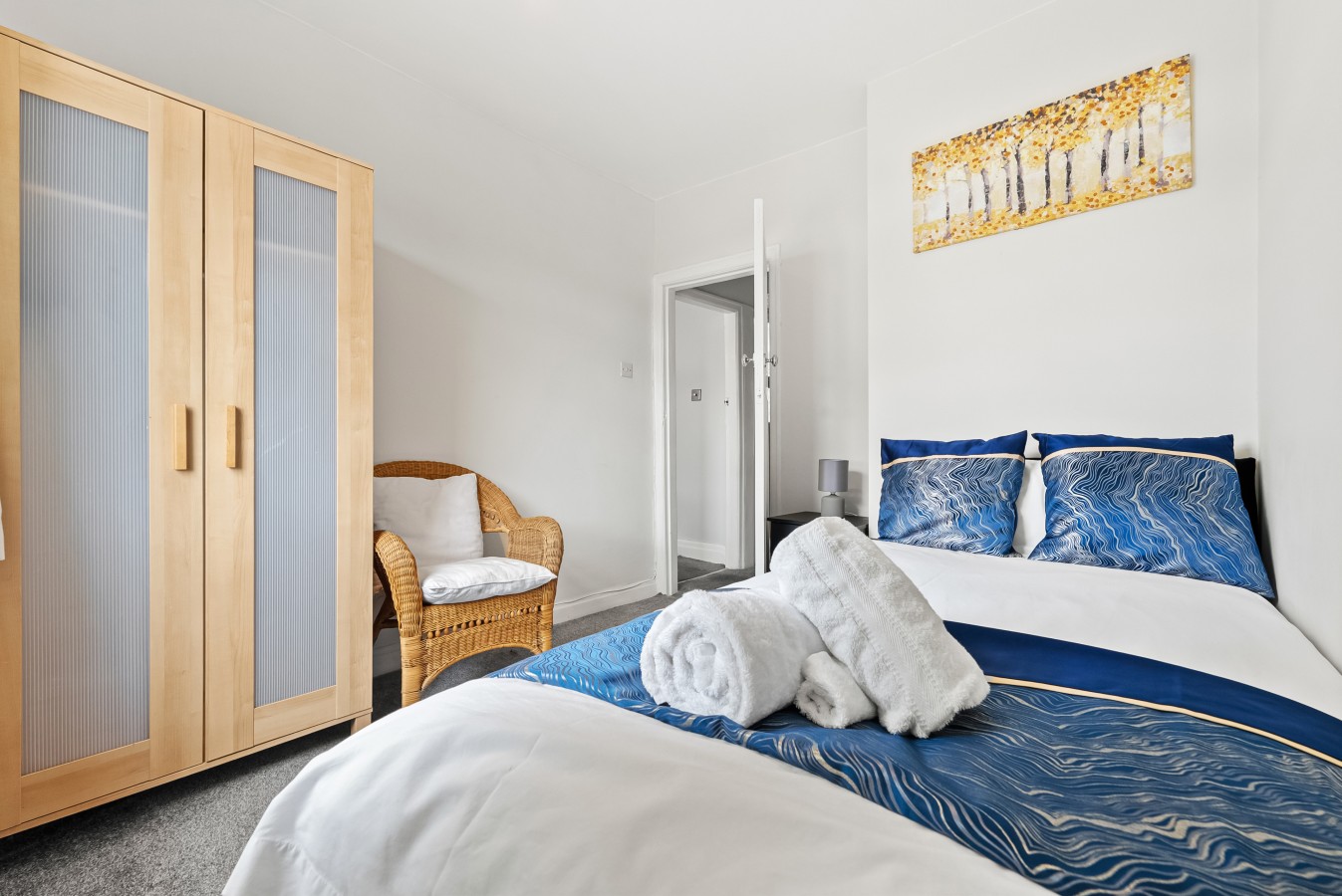 Modern & Spacious 4-Bedroom Residence in Crumpsall in 27 Rothesay Rd, Manchester M8 4JA, UK - Property image 6 - VivreStays