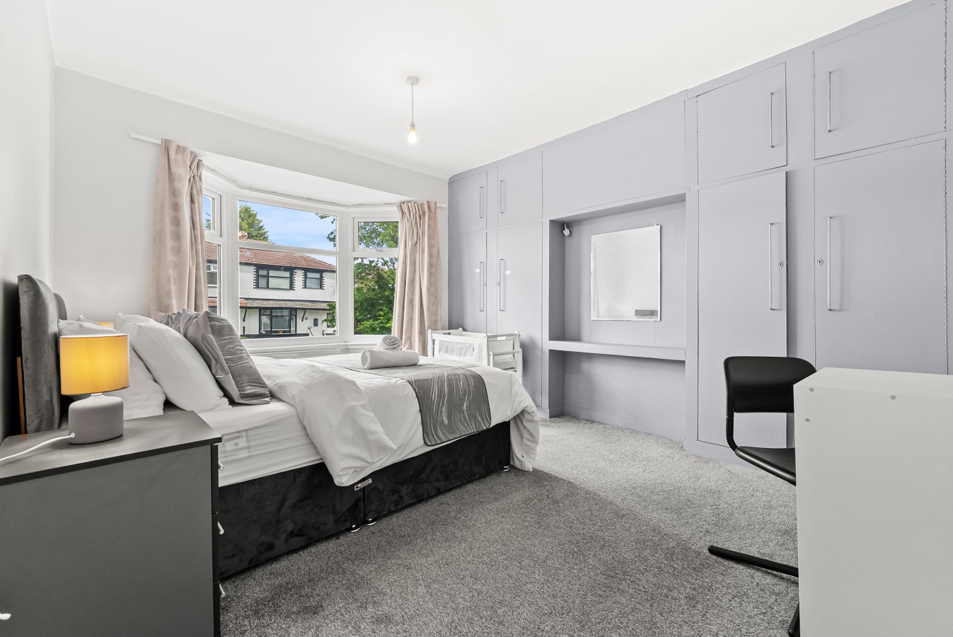 Modern & Spacious 4-Bedroom Residence in Crumpsall in 27 Rothesay Rd, Manchester M8 4JA, UK - Property image 14 - VivreStays