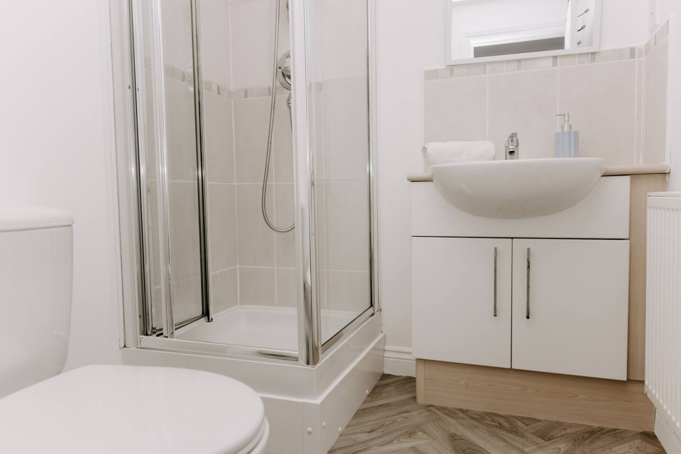 Hardwick Haven – Modern 3BR Townhouse Retreat with Free Parking in 172 High Newham Rd, Stockton-on-Tees TS19 8NT, UK - Property image 13 - VivreStays