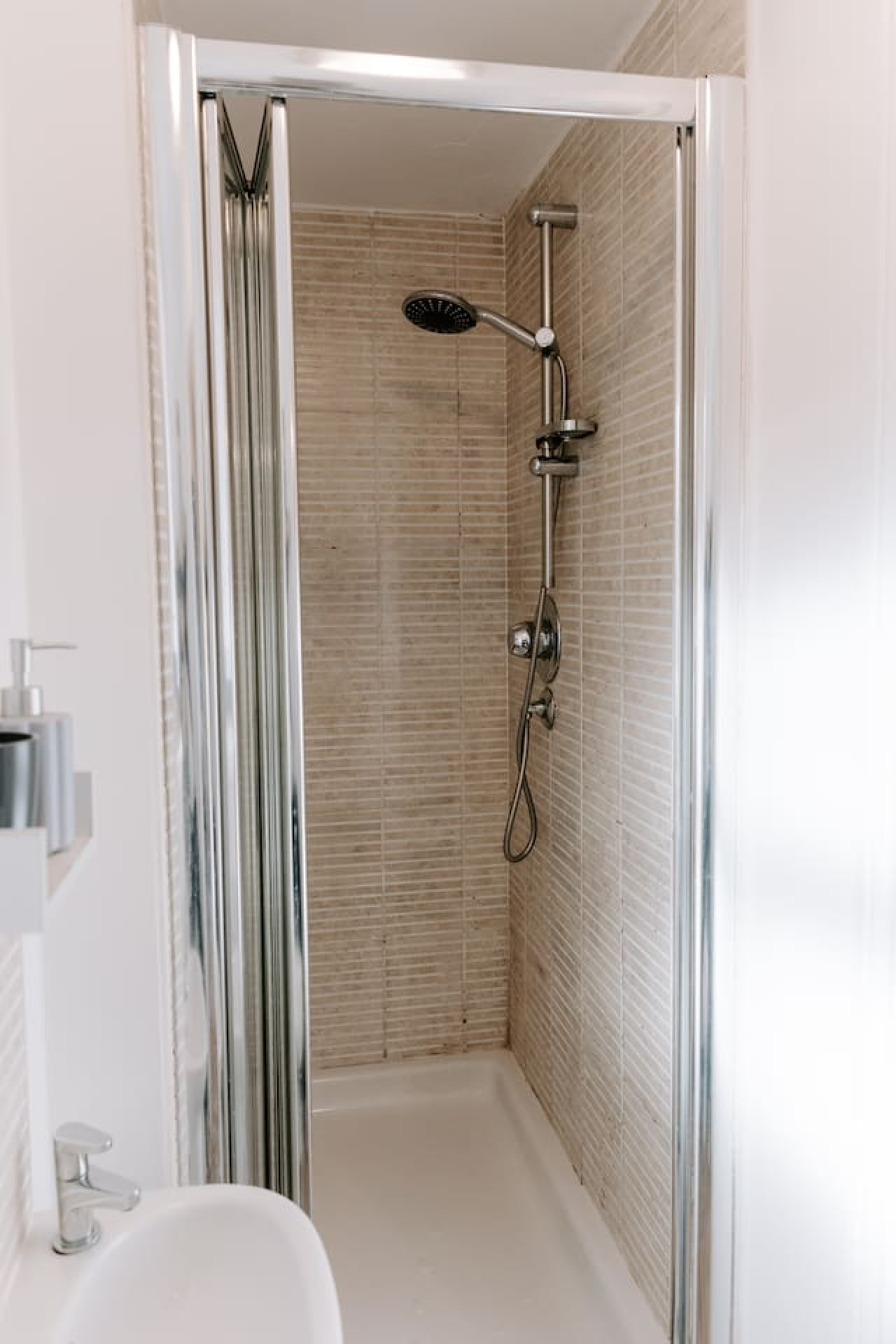Hardwick Haven – Modern 3BR Townhouse Retreat with Free Parking in 172 High Newham Rd, Stockton-on-Tees TS19 8NT, UK - Property image 15 - VivreStays
