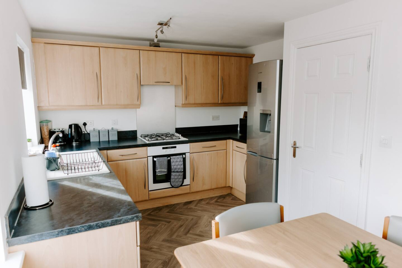 Hardwick Haven – Modern 3BR Townhouse Retreat with Free Parking in 172 High Newham Rd, Stockton-on-Tees TS19 8NT, UK - Property image 2 - VivreStays