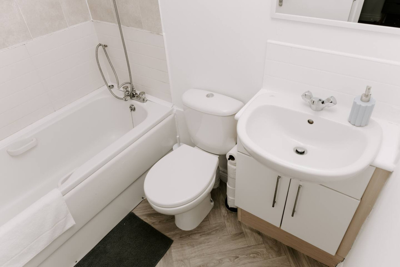 Hardwick Haven – Modern 3BR Townhouse Retreat with Free Parking in 172 High Newham Rd, Stockton-on-Tees TS19 8NT, UK - Property image 14 - VivreStays