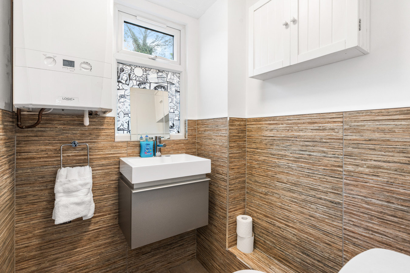 Central Horsham 5BR Home | Parking | Pets Allowed in 46 Bedford Rd, Horsham RH13 5BJ, UK - Property image 22 - VivreStays