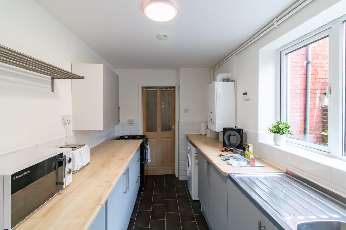 Alice Street Retreat - 1BR Sleeps 4 Street Parking in 287 Alice St, South Shields NE33 5PJ, UK - Property image 9 - VivreStays