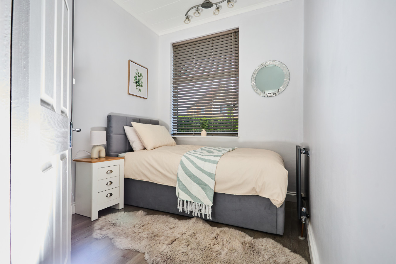 Birch Barn Retreat Spacious 4BR House with FREE Parking Sleeps 6 in 43 Birch Barn Way, Northampton NN2 8DU, UK - Property image 25 - VivreStays