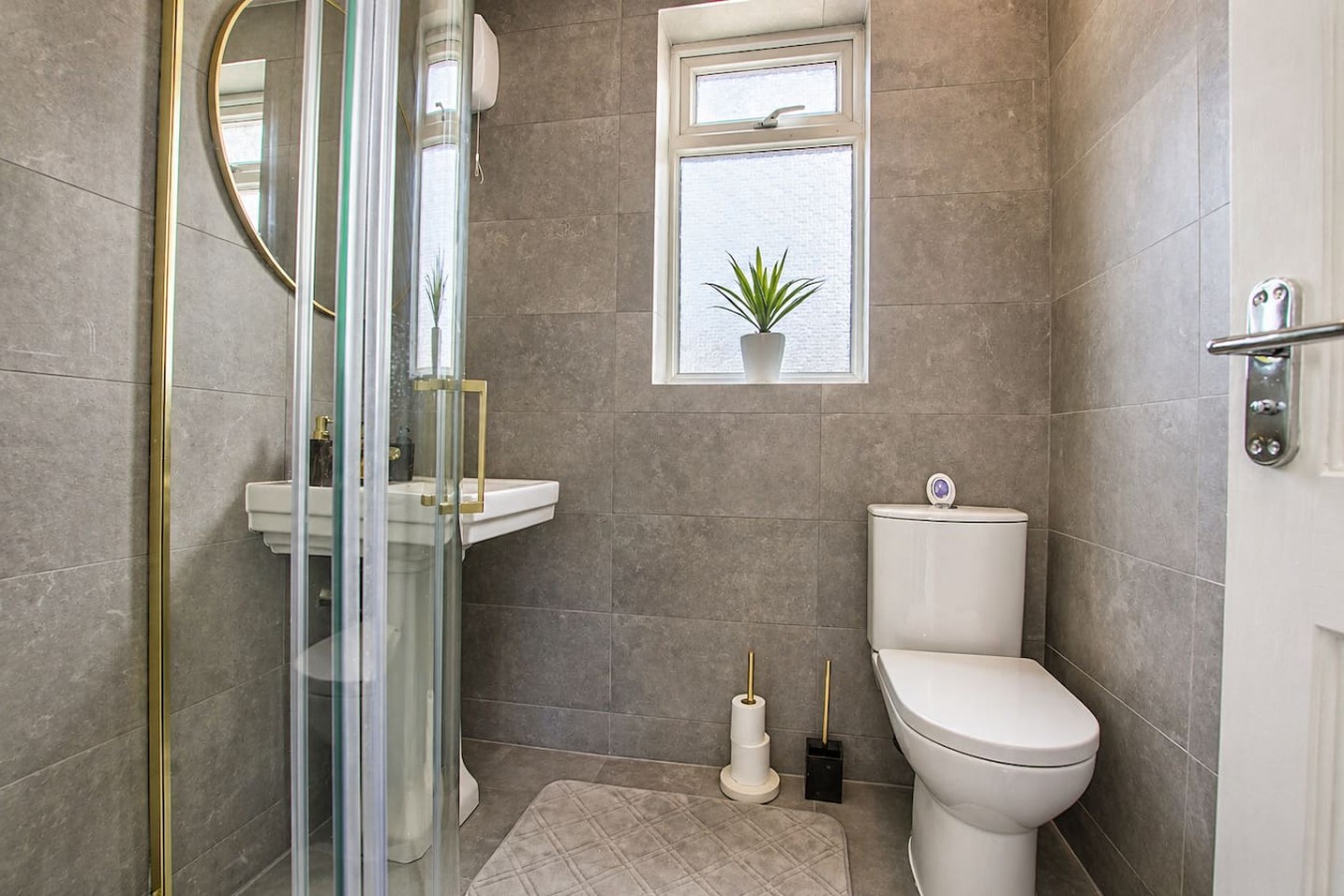 Wembley Garden Retreat |4BR|Sleeps 7|Near Station in 33 Thurlow Gardens, Wembley HA0 2AH, UK - Property image 15 - VivreStays