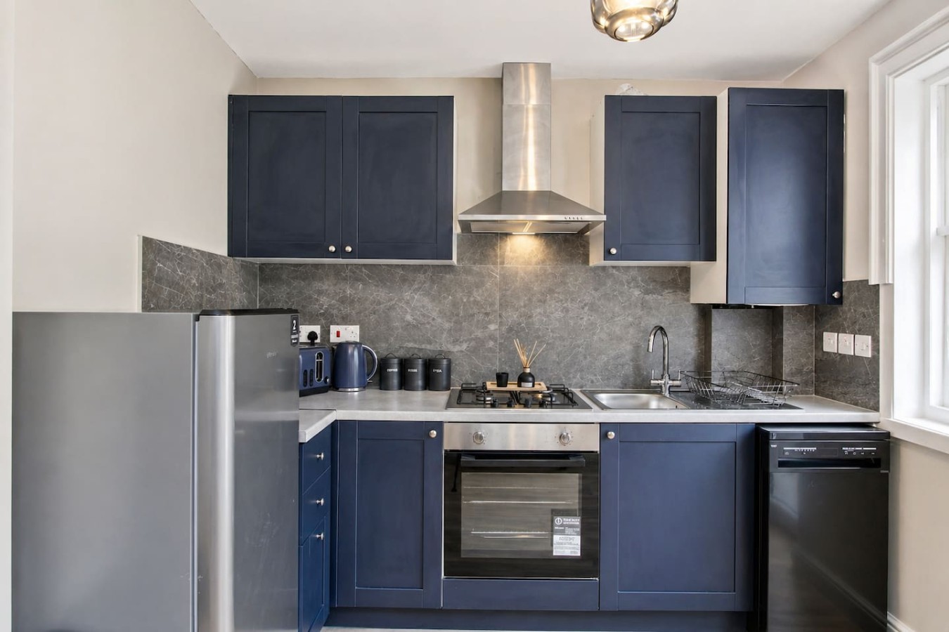 Wembley Garden Retreat |4BR|Sleeps 7|Near Station in 33 Thurlow Gardens, Wembley HA0 2AH, UK - Property image 11 - VivreStays