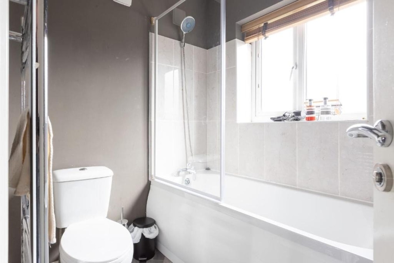 Grand 5BR Retreat in Beeston | Sleeps 12 in 50Ring Road Beeston, England, United Kingdom, LS11 8HD - Property image 42 - VivreStays