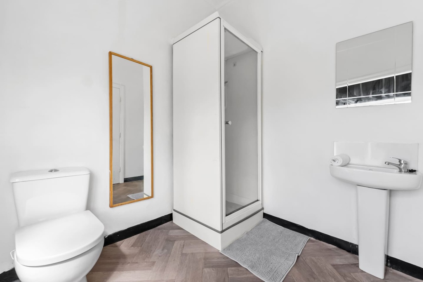 Modern Ensuite Studio Leeds | Free Parking in 1East Park Parade, England, United Kingdom, LS9 9NQ - Property image 4 - VivreStays